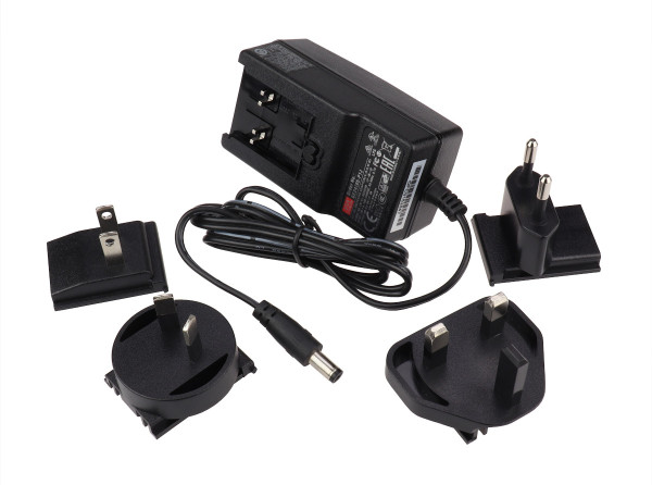 Universal plug-in power supply unit with four adapters and cable, 15W 5V/3A